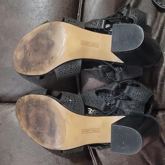 VINCE CAMUTO corbina black block heel sandals cutout open  toe sz 8 - Picture 5 of 6